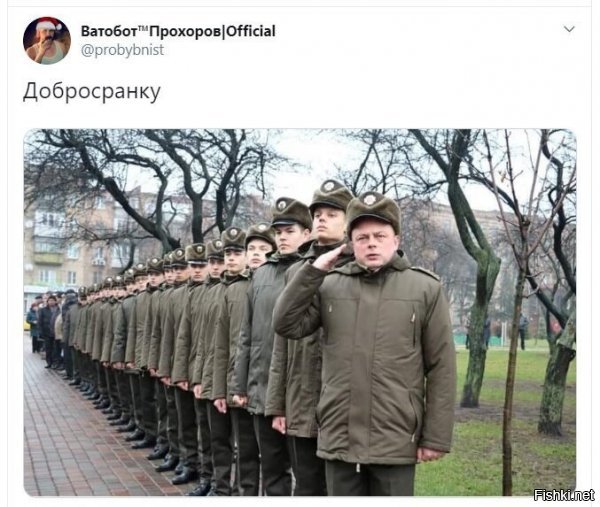 эээ. он чо, перед планеркой посрать не успел и типа стоит терпит?)