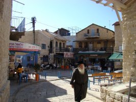 Да, азиатов в Израиле очень много. 
Но, кстати, евреев тоже полным-полно. ))