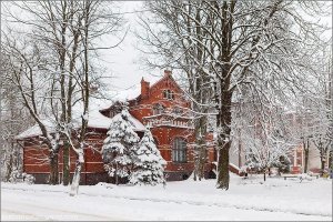 А у нас вот так. Хотя бывает и так как на последнем фото.