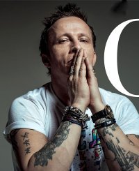 Иван Ива нович Охлобы стин    советский и российский актёр кино и телевидения, кинорежиссёр, сценарист, продюсер, драматург, журналист и писатель. Священник Русской православной церкви, временно отстранённый от служения по собственному желанию. Креативный директор компании «Baon».
Збсь батюшка???