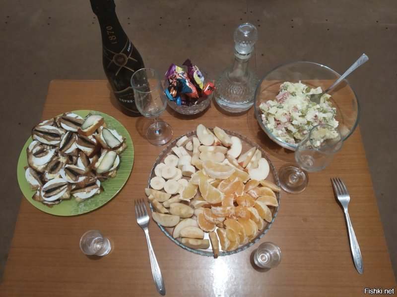 минималистично, чисто на двоих...