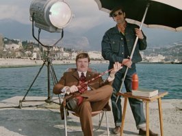 Про песню и музыку в фильме решает режиссер.