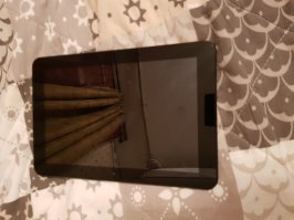 Планшет(если не ошибаюсь effire d10) 10", без задней крышки с отпаявшимся штекером зарядки и 2 4" смартфона, батареи мертвые но по моему типовые (образцы с фабрик). Отдам/поменяю на мензурку коньяка/коробку конфет