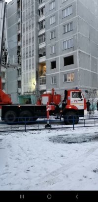 Трещина в доме с 1 и почти до 9 этажа.

Товарищ теперь с тещей живет. Переехала к нему... Временно. Сегодня комиссия из Москвы должна была быть.