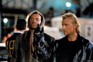 Джин Симмонс в роли террориста "Взять живым или мёртвым"