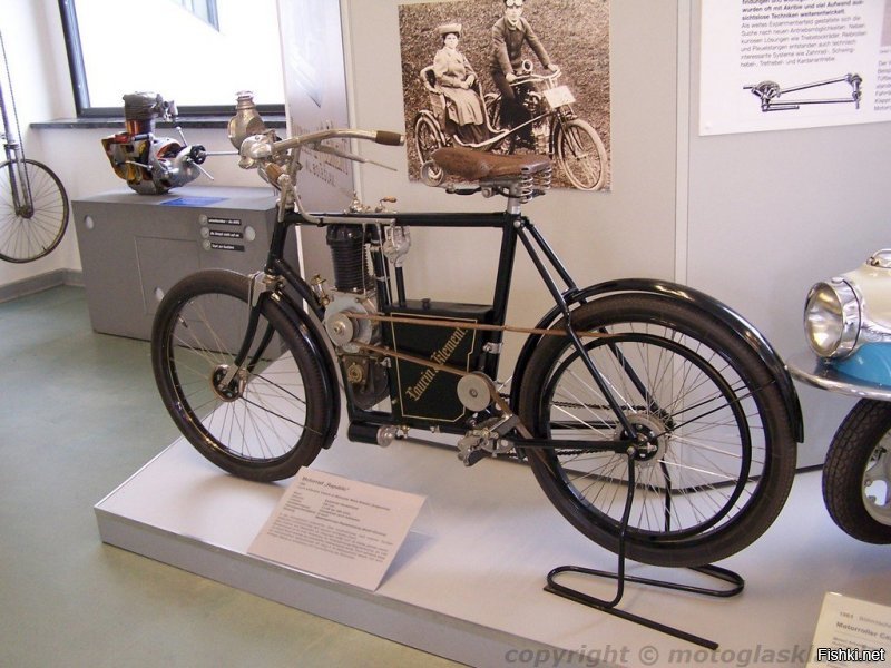 от чешского мотоцикла Laurin&Klement 1899 года, Шкода их в 1925 году перекупила.