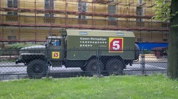 Вот ещё у соседей носится...
