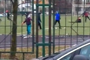 > Занимайтесь физкультурой господа! 

 Уже начали.
В Москве школьники ходили по стадиону без снега на лыжах.