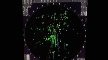 Фото с радара в южно китайском море. Грузовое судно проходит через сети с маяками и китайские  рыбацкие суда. Радар показывает, то что творится вокруг судна в радиусе 6 миль. Какая может быть рыба?