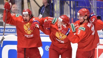 Обожаю хоккей ! Сильная статья. Если что , сегодня финал чемпионата мира среди молодежки. Россия - Канада. БОЛЕЕМ ЗА НАШИХ !!!