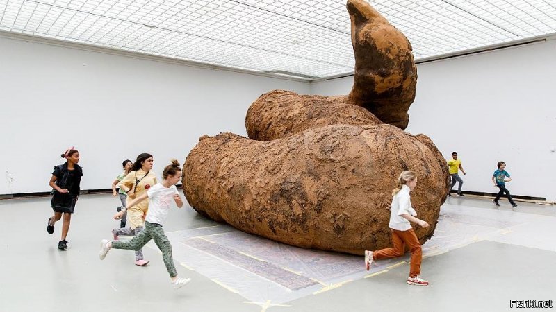 Мастерство и талант не могут остаться в прошлом. Они существуют вне времени. Нужно развивать в себе умение различать ремесленника и мастера. Иначе "актуальным шедевром" может  стать и это убожество с выставки в Нидерландах. Вокруг этого уже бегают подрастающие адепты современной скульптуры.