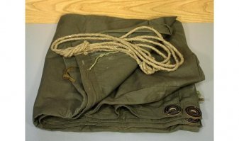 Вроде бы - квадратный кусок брезента, а способов применения дохрена.