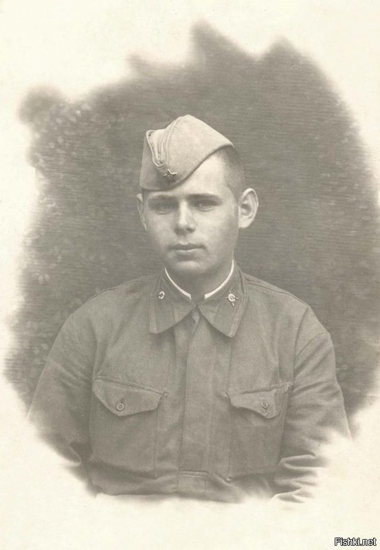6 января 1944 года при освобождении Кировограда, Украина, командир пулемётного взвода лейтенант Ивлев Александр Фёдорович встал в атаку и шагнул в вечность. Не он один. А годов то было 20-ть. Воевать умел - ордена, медали. Брат моей матери. Вот такой день.