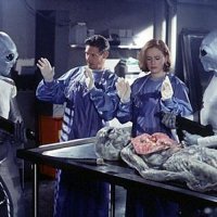 Человечество завезли на Землю