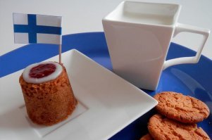 Современная Финляндия - очень красивая страна с прекрасной экологией, высоким уровнем жизни и очень эффективным управлением. После окончания второй мировой войны Финляндии удалось выстроить прекрасные отношения, как с Западом, так и с грозным южным соседом. По сути, финны сумели получить огромную выгоду в экономическом плане, выстраивая прагматичные отношения с СССР/РФ, выполняя роль посредников между СССР и Западом.