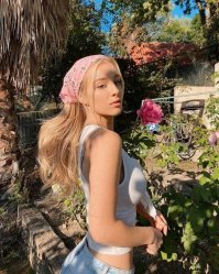 Девушки в белом