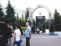 Сразу показалось подозрительным. Ходит еще одно фото-фейк, где якобы "О" на "e" исправлено.