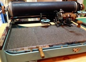 Опять же можно было упомянуть о видах этих самых машинок, например - для нот, для слепых или китайская машинка на 50 000 иероглифов!