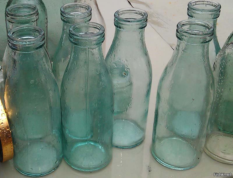 Сколько стоили пустые бутылки. Советские стеклянные бутылки. Советские молочные бутылки. Советские стеклянные бутылки для молока. Советское молоко в стеклянных бутылках.