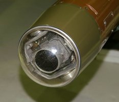 для мощного боевого лазера нужно не менее мощное электропитание
сотни киловатт
на самолете взять их неоткуда
в полете крайне сложно получить стабилизированный луч, уж слишком подвижна "платформа"
.
а вот для надежного ослепления всевозможных головок самонаведения зенитных ракет лазерная установка очень даже подошла бы......сверхчувствительной матрице "много не надо", сгорит моментально....
.