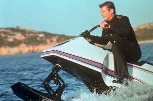 Электровелосипед, способный двигаться по воде со скоростью до 20 км/ч