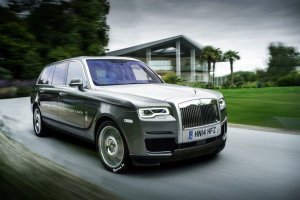 Rolls-Royce Cullinan SUV
Плагиат??? Нее, не слышали...