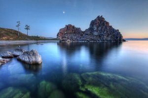 Пост называется: "Самые красивые места", при чем тут коты, хоть и красивые? Предлагаю включить: Петергоф, вантовый мост Владивостока, озеро Байкал. 
Кстати, кошаки не российские, а финские, на фишках была классная подборка фоток от хозяйки.