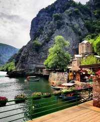 В прошлом году открыл для себя Македонию. Каньон Матка, озеро Охрид - очень рекомендую.