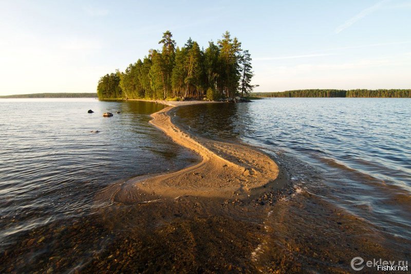 Тгода это солянка получится.... Пост из пяти фото и пяти сот комментов с фотографиями, т.к. виды одного Онежского озера в Карелии чего стоят. Разный пейзаж и фотографий получится отличнейших сделать не одну сотню. А этих озер в Карелии столько ... Для интересу загляните в Гугл Мапс.  У большинства даже официальных названий нет (Местные дают названия, но по большей части - просто ламбушки) На последнем фото изображена Успенская церковь 1774 - 10 августа 2018 (Утрачена) Ссылка на статью, кому интересно будет