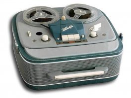 Я постарше вас и первый раз услышал LZ в 73 г. Мне повезло: старший брат моего школьного друга был одним из самых известных фарцовщиков нашего города и он бесплатно писал мне с дисков на катушечный магнитофон Комета( вот такой).В те годы это реально был космос. Вот тогда я и познакомился с LZ, Deep Purple,Uriah Heep и другими великими. Помню, основной темой наших споров было: кто же всё таки круче - DP или LZ? Причем, слушаем первых: нет, ну они точно лучше, ну куда уж лучше то? Затем, ставим Дирижабель - и всё таки они круче, несмотря на всю техническую мощь и виртуозность пурпурных. Так, до сих пор и спорим иногда). Кстати, помню к нам в город в 73 году приезжал на гастроли Александр Градский со своей группой " Скоморохи" и он полуофициально выступал на площадке летнего театра в Струковском парке. Мест, конечно, свободных не было, но вокруг росло много высоких, ветвистых деревьях, на которых мы и расположились. Так вот, всё второе отделение он пел и играл на соло-гитаре репертуар LZ, причем делал это замечательно: и голосище у него был тогда будь здоров и играл виртуозно, почти, как Джиммми, даже гитару за спину заводил). С тех пор переслушано огромное количество разной музыки: и джаз и классика и опера, но LZ и DP всегда со мной. Как подбухну, обязательно включаю свою аппаратуру(не советская Комета, но тоже ничего))), надеваю наушники, чтобы не мешать близким и соседям и врубаю на полную свою молодость! Вот такие воспоминания, спасибо за пост