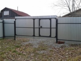 Выпала мне необходимость поставить ворота на даче (забора еще не было, а была необходимость перекрыть въезд, чтобы жульё внаглую на участок не заезжало). Попросил родственника помочь, на что он мне - бери сварочник и вари сам. Ну если пошла такая пляска нахрена мне твой ушатанный сварочник, куплю себе свой. Затоварился, пару недель тренировался на всем к чему магнит приставал. Потом взялся за ворота. Ну а дальше понеслось - ворота сделал, зиму простояли не рухнули, на следующий год сделал забор. Теперь варю помаленьку и думаю, если выгонят с инженерской работы, переквалифицируюсь на сварщика.