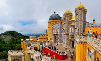 >Португалия, Синтра
Странный выбор фотки. Там есть достопримечательность куда краше.