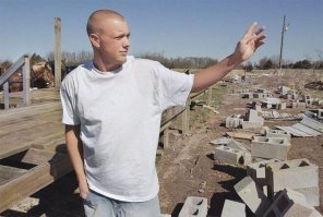 Элли уже не та... Страшно подумать, что стало с Тотошкой...