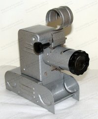 В пору моего детства, диафильмы выписывали по почте, и когда приходила посылка, - это был целый праздник с новыми яркими впечатлениями, со своим специфическим запахом нагретой плёнки, - несколько дней, по вечерам, надолго устраивали просмотр диафильмов. Это было так давно, что в наших краях тогда и телевидения то не было.)