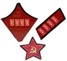 Человек он был хороший, но писать надо правду.  Воевать он начал не лейтенантом, а полковым комиссаром, что обозначается четырьмя шпалами, как у полковника. Потом стал бригадным комиссаром. А после отмены политзваний стал полковником. Политработникам при этом воинское звание присваивалось на ранг ниже.