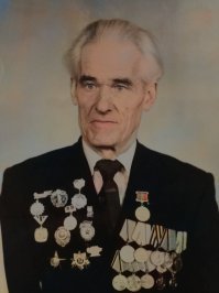 В цвете. Правда, робот цветил.