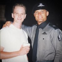 Сначала с педеком обнимашься, а потом снимаешься в фильмах у невского. В мере все циклично