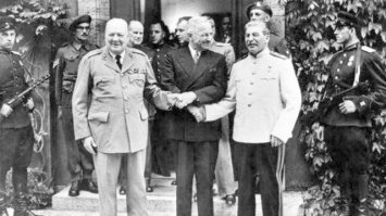 1. Так вроде с США не враги, а партнёры.
2. А с Черчиллем, Рузвельтом, Трумэном?