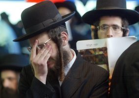 а зачем они оделись как ортодоксальные евреи?