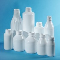 Практически все эти вещи есть в обиходе и продаже сегодня. Разве что оцинкованные тазики и корыта заменили пластиковыми. В каждом доме есть тазик, а где новорождённые, там и корыто для купания, только теперь оно модернизировано.Хрусталь всегда выигрышнее на столе, нежели дешевое стекло и фаянс. Креманки тоже никто не отменял, как и десерты.Молочные бутылки сохранили ту же форму, только стали пластиковыми.А в бане без тазика не обойтись.