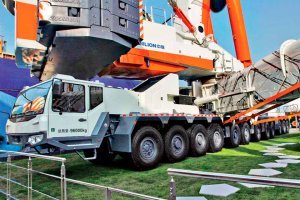 Самый большой и грузоподъемный кран на сегодняшний день. Модель ZACB01 была создана в Китае. Стоит машина на 12-осном шасси с колесной формулой 24х24. Кран имеет 8-секционную телескопическую стрелу, длина которой составляет 106 метров. Выпускается кран с разными двигателями мощностью от 150 до 650 лошадиных сил. Масса ZACB01 составляет 96 тонн. Его мощная восьмисекционная стрела может поднимать до 2000 тонн груза.