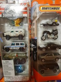 Спорить с новостью, как с таковой, не буду... но...

"миниатюры масштаба 1: 75" по первому же фото (если она имеет хоть какое-то отношение к посту) отчетливо видно, что все модели различны по масштабу...



И ещё один нюанс: если речь идет о машинках компании Matchbox, то стоит учитывать, что исполнялись они в примерно схожих по габариту размерах, но масштабы между собой не идентичны от машинки к машинке))