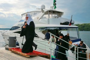 Могли бы просто фонд переименовать в "Улыбка священника"