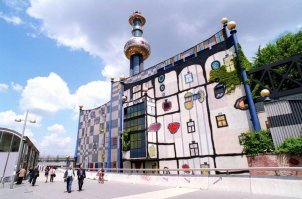 На картинке мусоросжигательный завод. Он находиться в городе Вена. Едва ли не в центре. Построено с умом. У меня всё по этой теме.