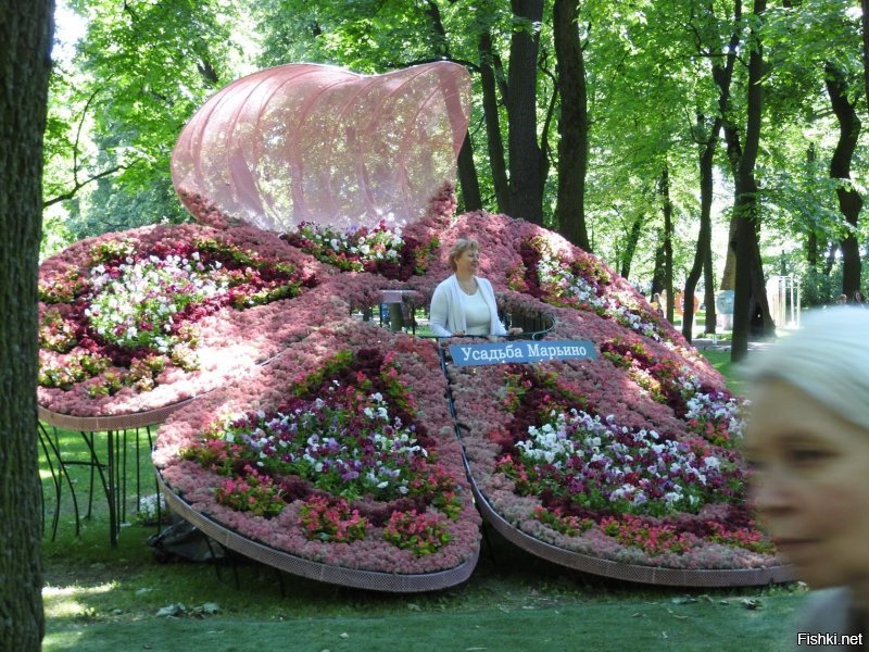 Какой-то не тот Санкт-Петербург у автора. А может автор не тот? :)
Вот мой Питер...