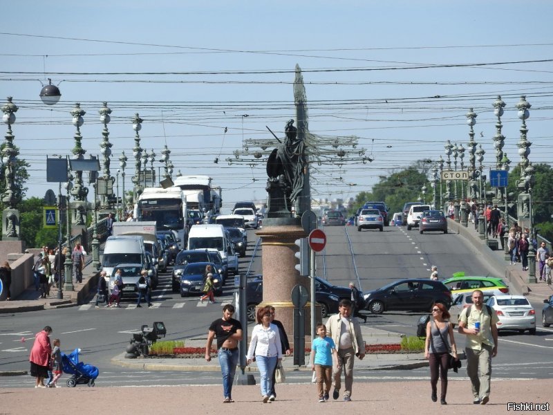 Какой-то не тот Санкт-Петербург у автора. А может автор не тот? :)
Вот мой Питер...