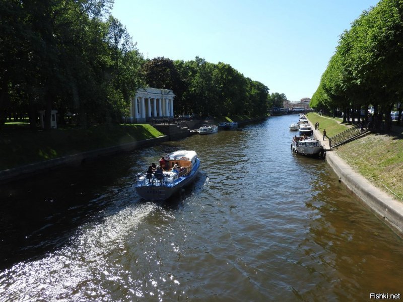 Какой-то не тот Санкт-Петербург у автора. А может автор не тот? :)
Вот мой Питер...