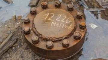 "её глубина составят 12 километров 262 метра" А на фотографии 12,226. Или пох - так съедят?
