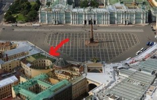 когда служил в армии 98-00 , 2 недели служил тут , узел связи . Мы срочники ездили туда из части, к которой были прикомандированы, на троллейбусе =) . А потом меня отправили на узел связи "Судак" в агалатово , там и служил до конца службы .