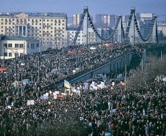 И этих всех, требовавших ее отмены, тоже надо было четвертовать?